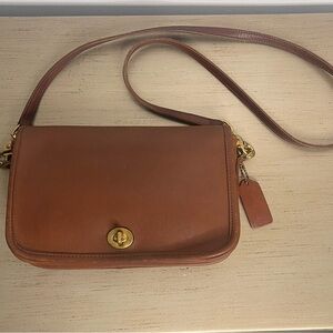 Vintage Coach Pocket Purse
Creed No M4C-9755 (1994). Made in the USA
10x6x2.5